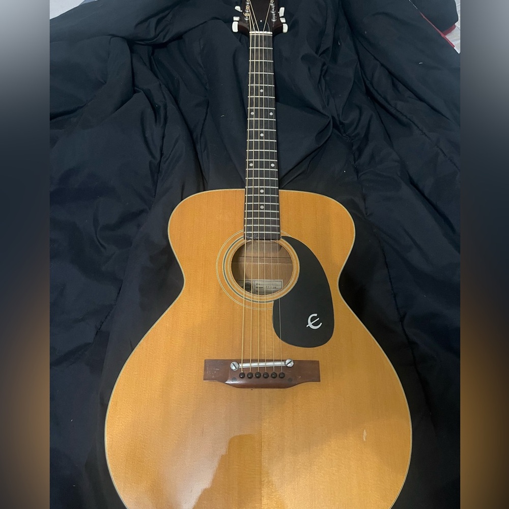 epiphone acoustic guitar comes with hard case guitar still in good condition